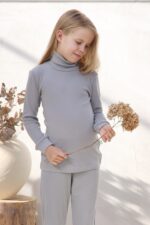 Grauer Kinder Rollkragenpullover aus Merinowolle