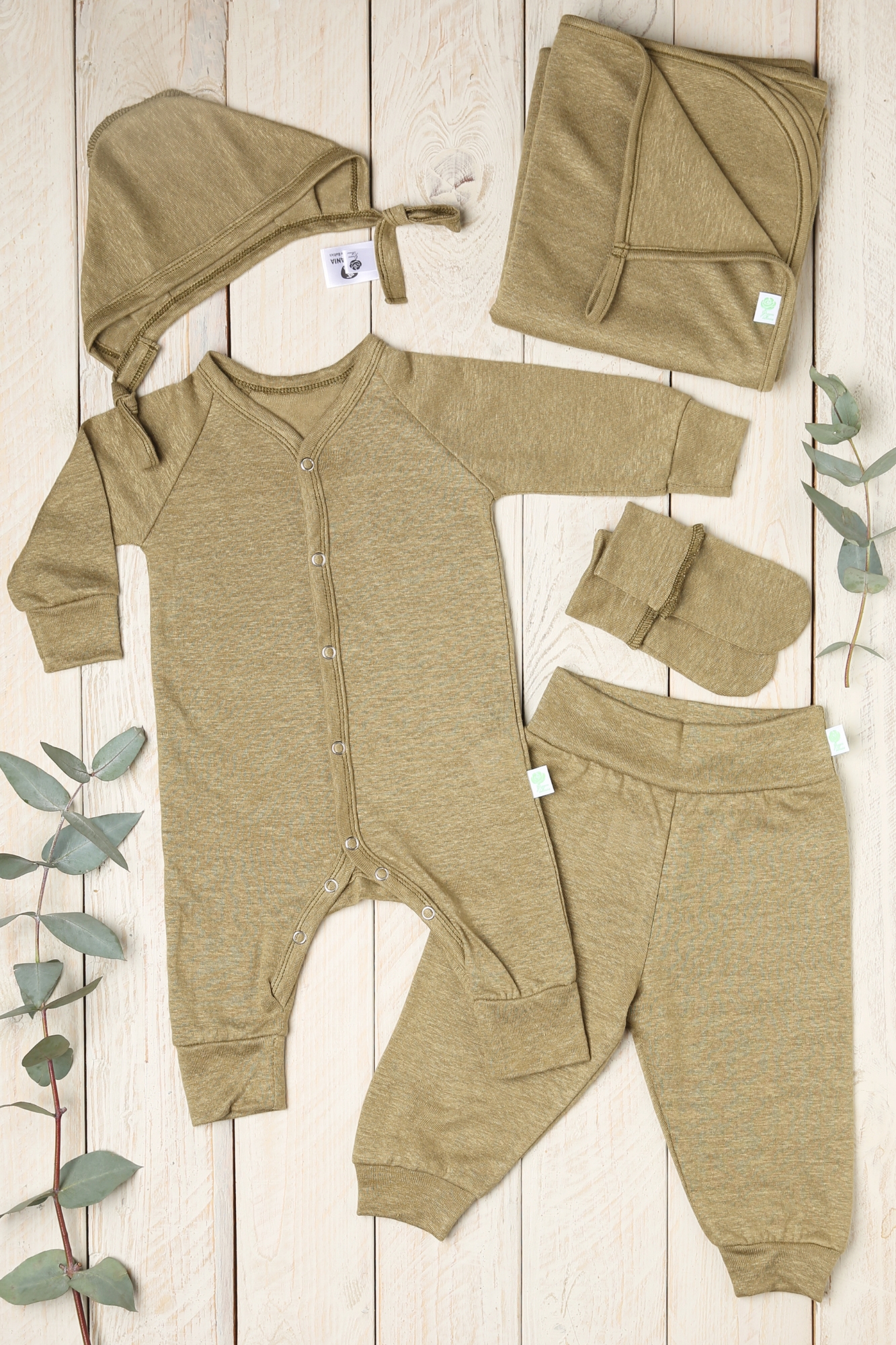 lino-drabuzeliu-naujagimio-komplektas Newborn kleding set van linnen jersey